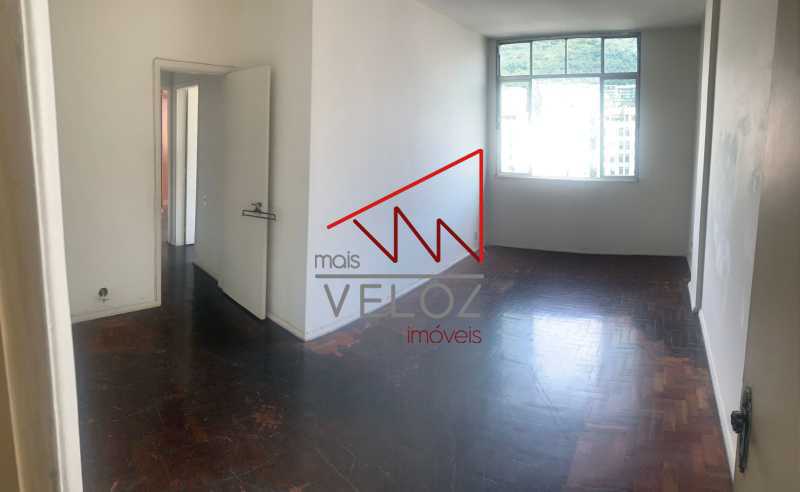 Apartamento à venda com 2 quartos, 70m² - Foto 1