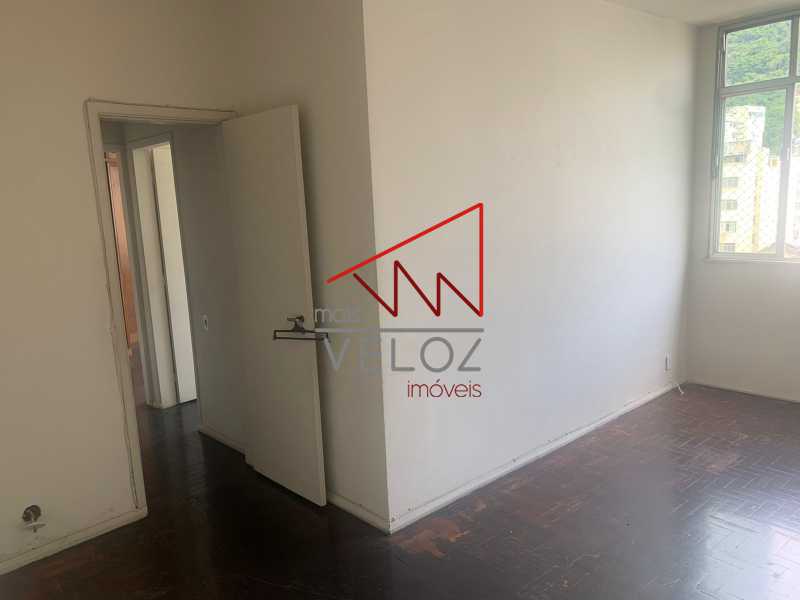 Apartamento à venda com 2 quartos, 70m² - Foto 2