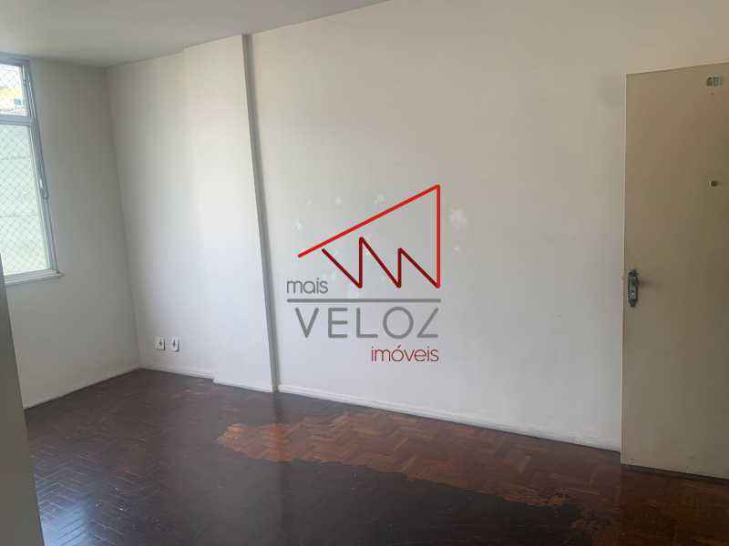 Apartamento à venda com 2 quartos, 70m² - Foto 3