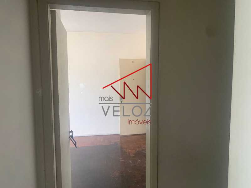 Apartamento à venda com 2 quartos, 70m² - Foto 19