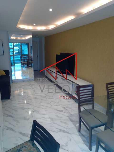 Apartamento à venda com 2 quartos, 78m² - Foto 2