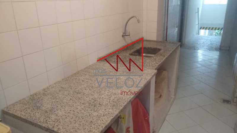 Casa à venda com 6 quartos, 240m² - Foto 2