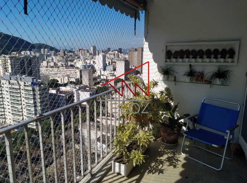 Apartamento à venda com 3 quartos, 206m² - Foto 2