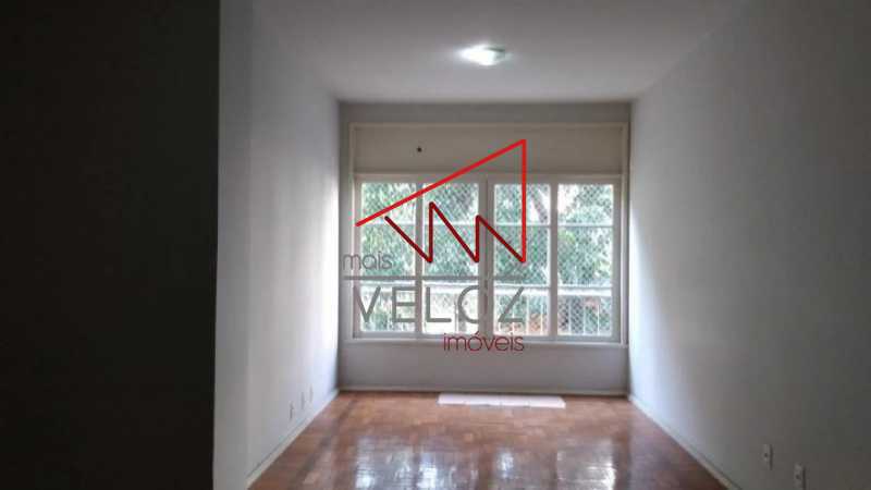 Apartamento à venda com 3 quartos, 135m² - Foto 1