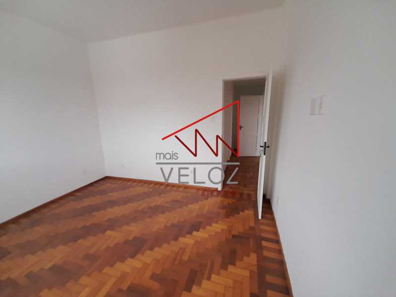 Apartamento à venda com 3 quartos, 95m² - Foto 2