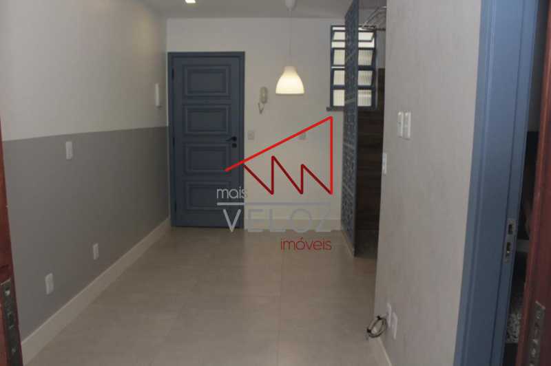 Apartamento à venda com 1 quarto, 40m² - Foto 2