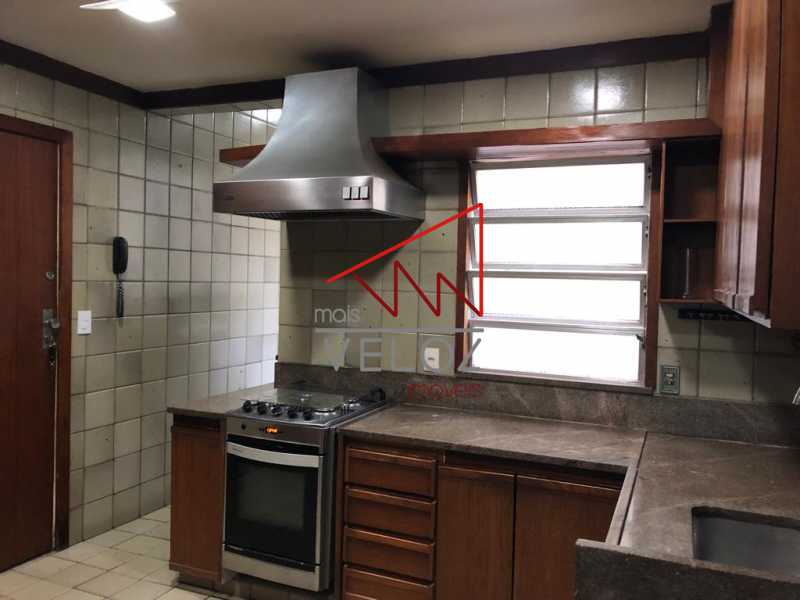 Apartamento à venda com 3 quartos, 223m² - Foto 9