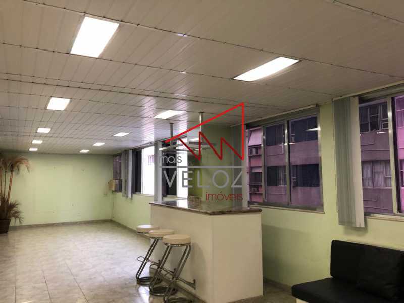 Apartamento à venda com 3 quartos, 223m² - Foto 2