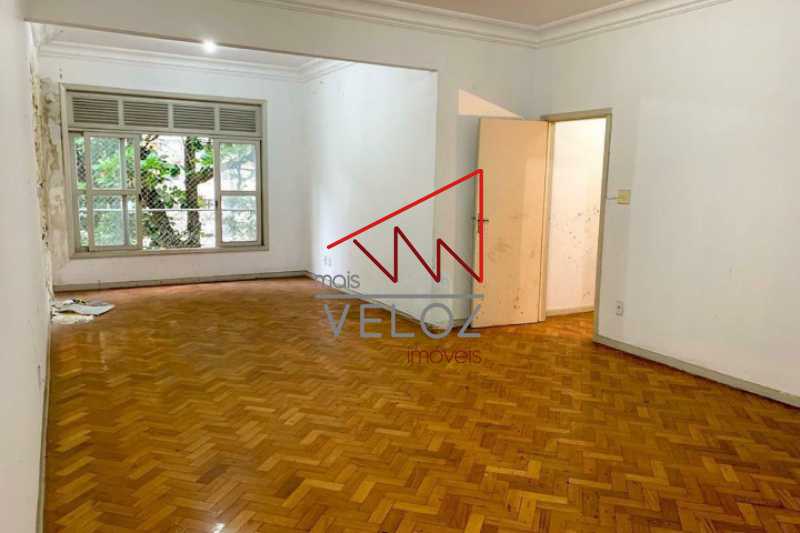 Apartamento à venda com 3 quartos, 135m² - Foto 2