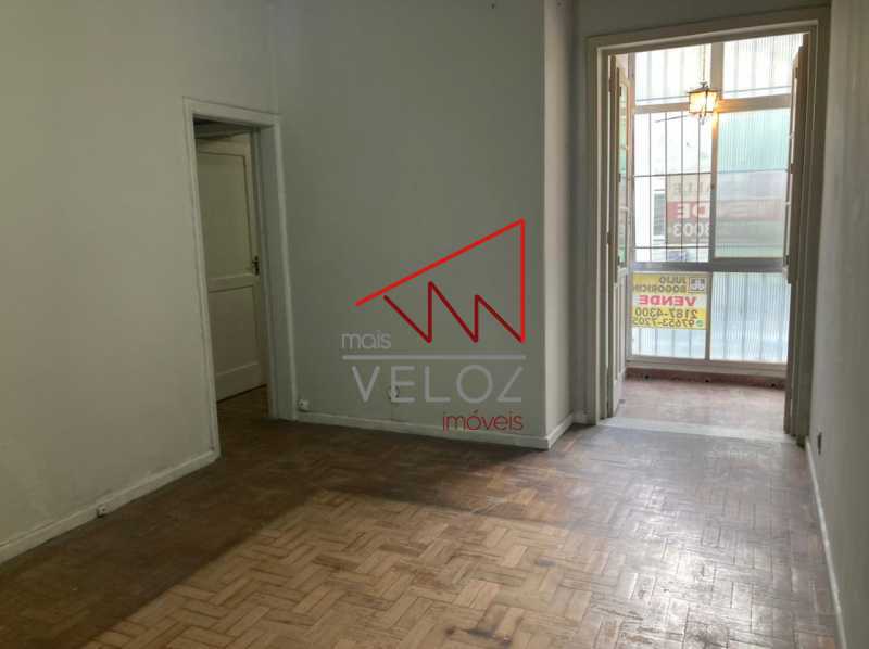 Apartamento à venda com 2 quartos, 70m² - Foto 2