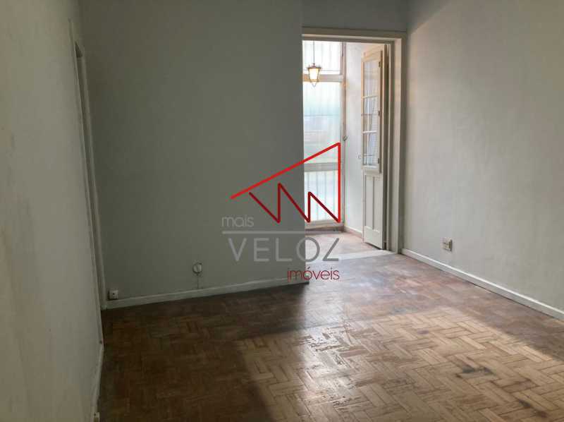 Apartamento à venda com 2 quartos, 70m² - Foto 3