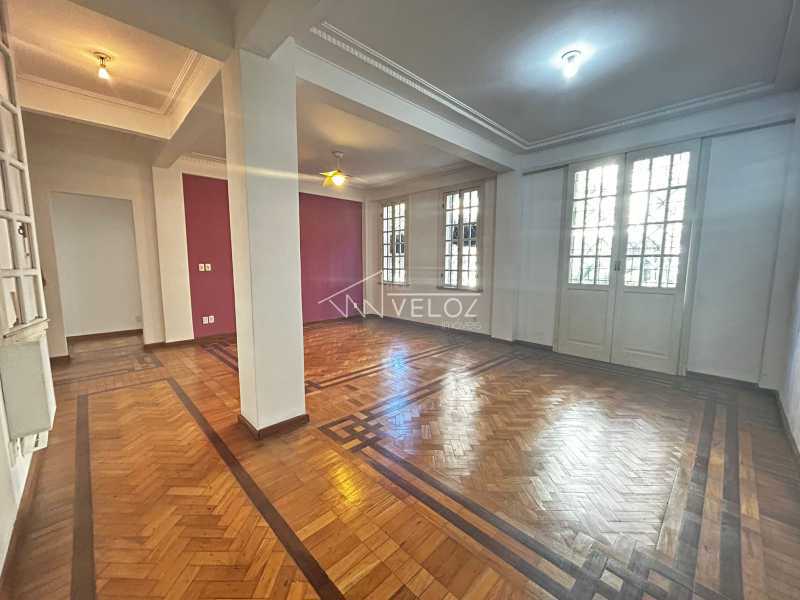 Apartamento à venda com 3 quartos, 151m² - Foto 2