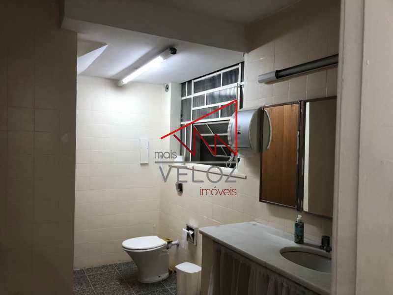 Casa Comercial à venda com 3 quartos, 585m² - Foto 16