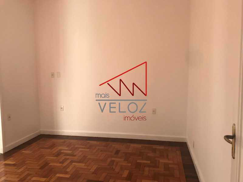 Apartamento à venda com 3 quartos, 105m² - Foto 2