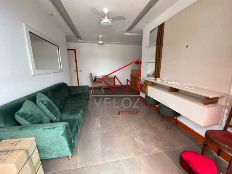 Apartamento à venda com 2 quartos, 70m² - Foto 1