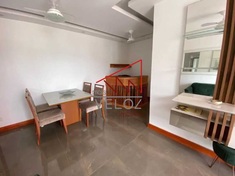 Apartamento à venda com 2 quartos, 70m² - Foto 2