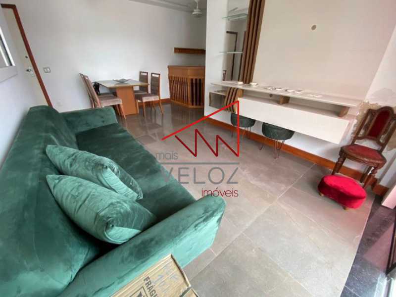 Apartamento à venda com 2 quartos, 70m² - Foto 3