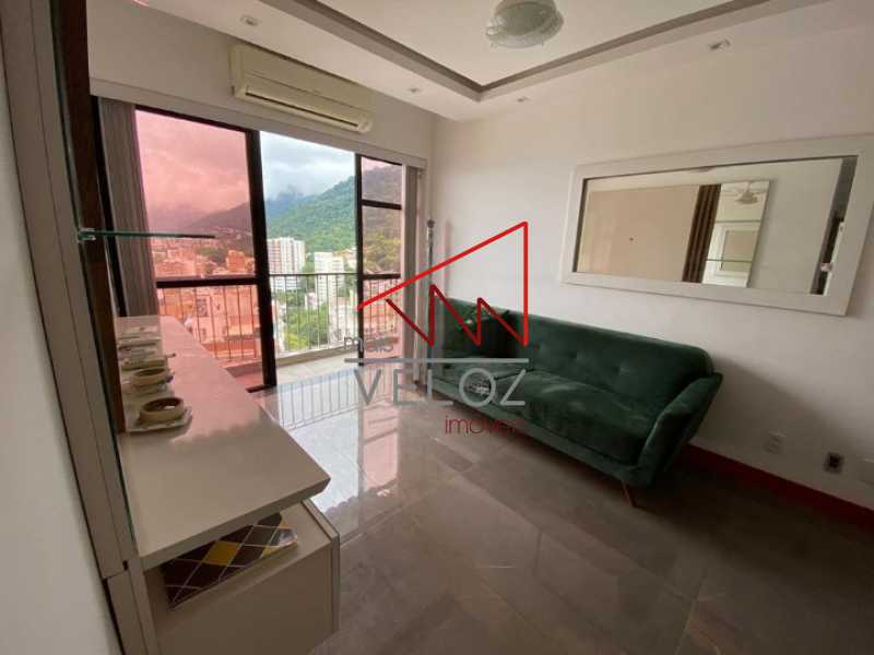 Apartamento à venda com 2 quartos, 70m² - Foto 4