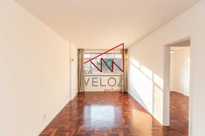 Apartamento à venda com 2 quartos, 75m² - Foto 2