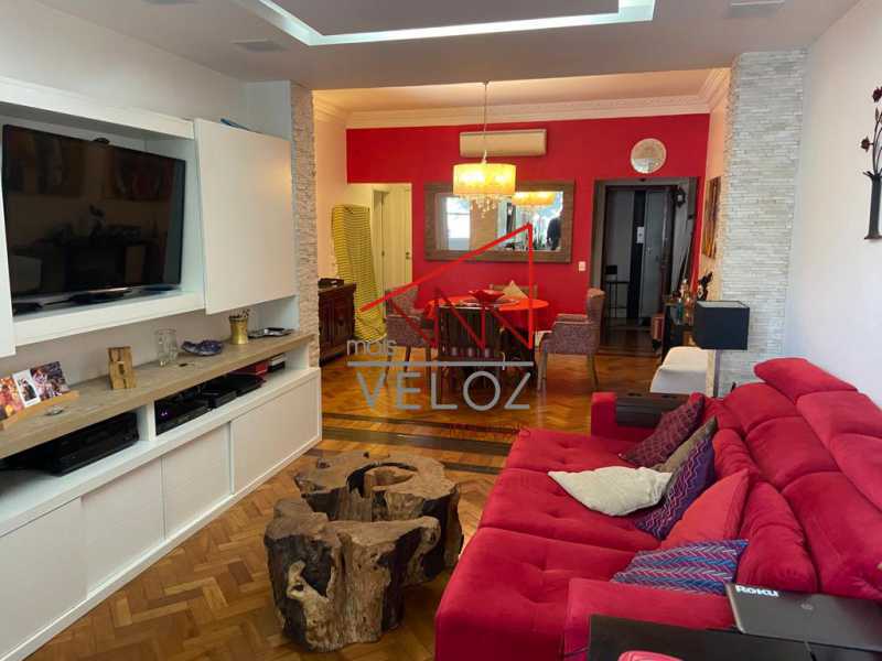 Apartamento à venda com 3 quartos, 134m² - Foto 2