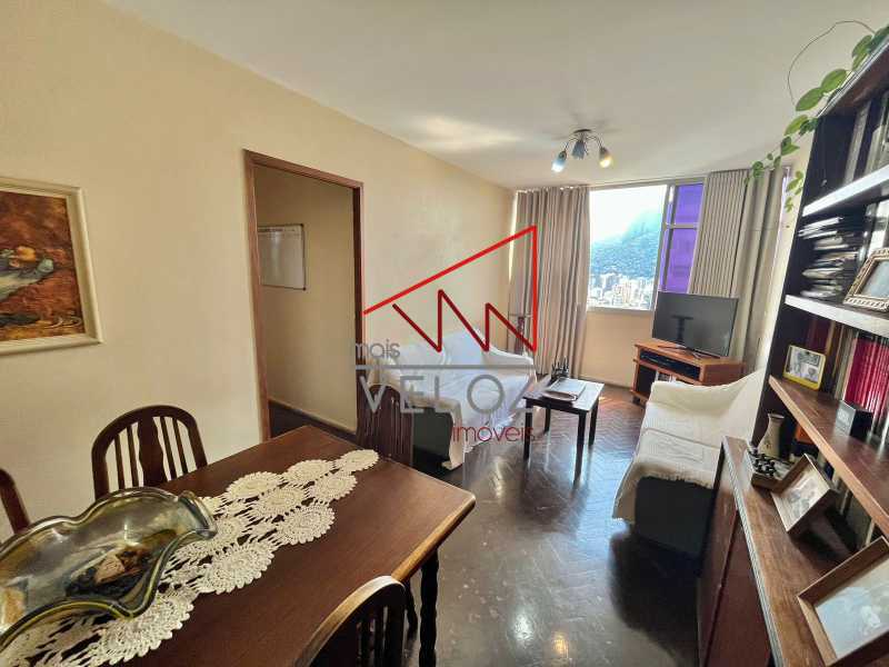 Apartamento à venda com 3 quartos, 94m² - Foto 2