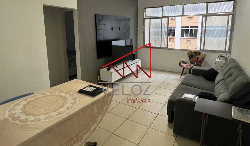 Apartamento à venda com 2 quartos, 77m² - Foto 2