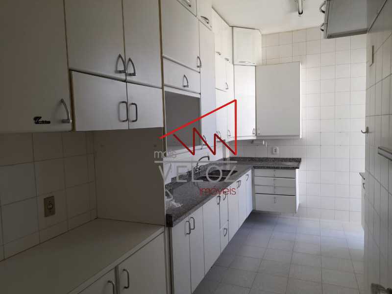 Apartamento à venda com 3 quartos, 212m² - Foto 9