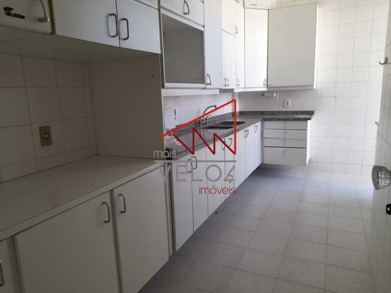 Apartamento à venda com 3 quartos, 212m² - Foto 15