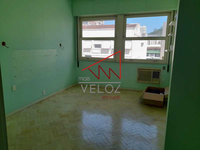 Apartamento à venda com 3 quartos, 212m² - Foto 11