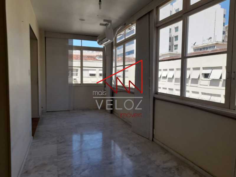 Apartamento à venda com 3 quartos, 212m² - Foto 2