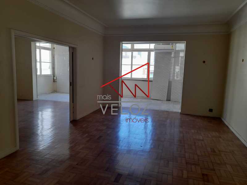 Apartamento à venda com 3 quartos, 212m² - Foto 3