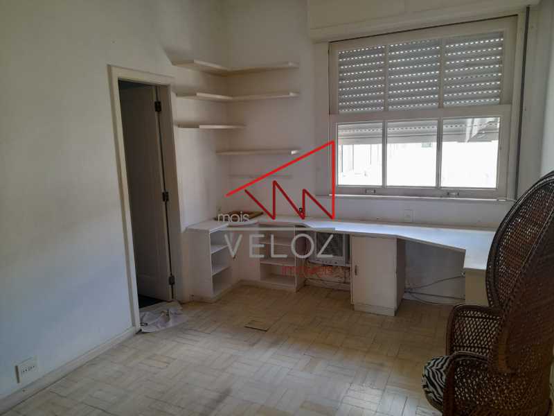 Apartamento à venda com 3 quartos, 212m² - Foto 18