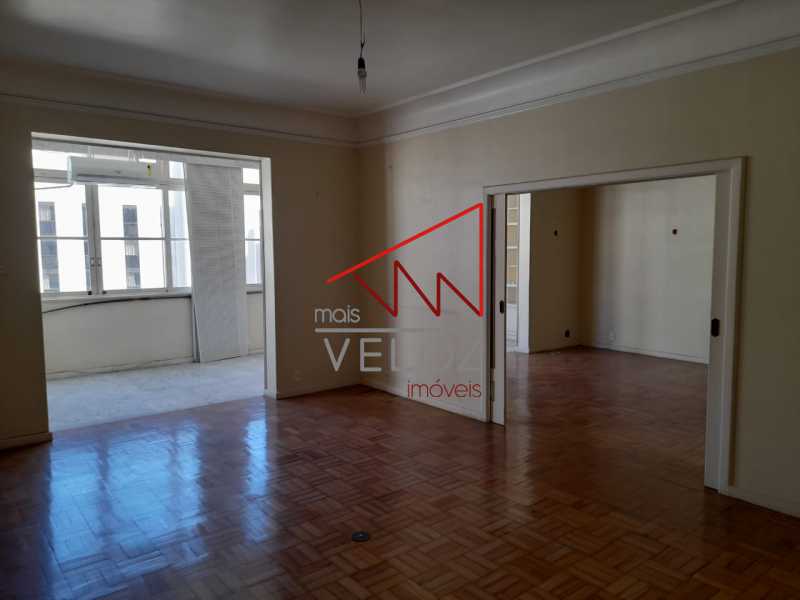 Apartamento à venda com 3 quartos, 212m² - Foto 4