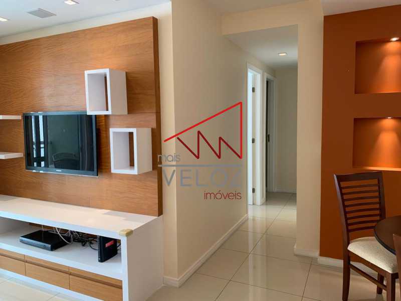 Apartamento à venda com 3 quartos, 95m² - Foto 2