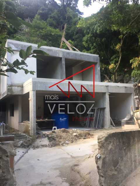 Casa de Condomínio à venda com 4 quartos, 220m² - Foto 1