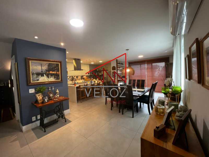 Casa de Vila à venda com 4 quartos, 263m² - Foto 1