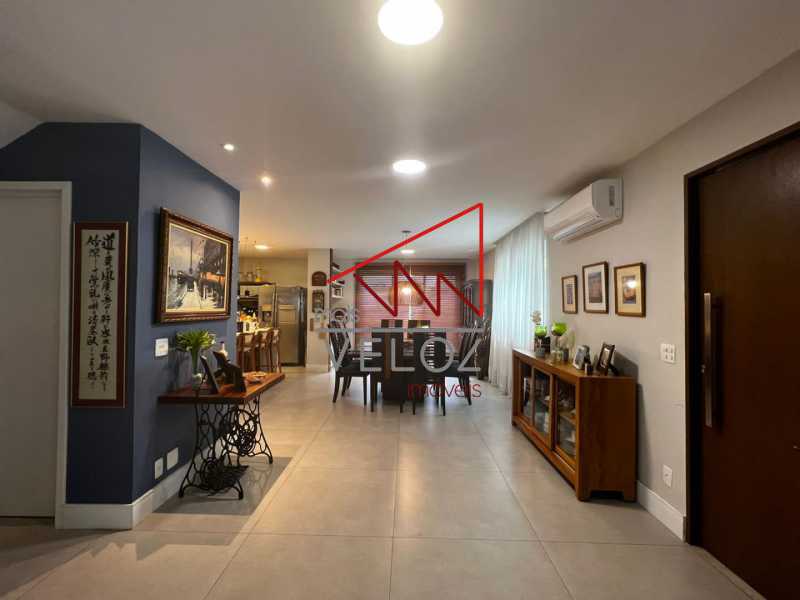 Casa de Vila à venda com 4 quartos, 263m² - Foto 2