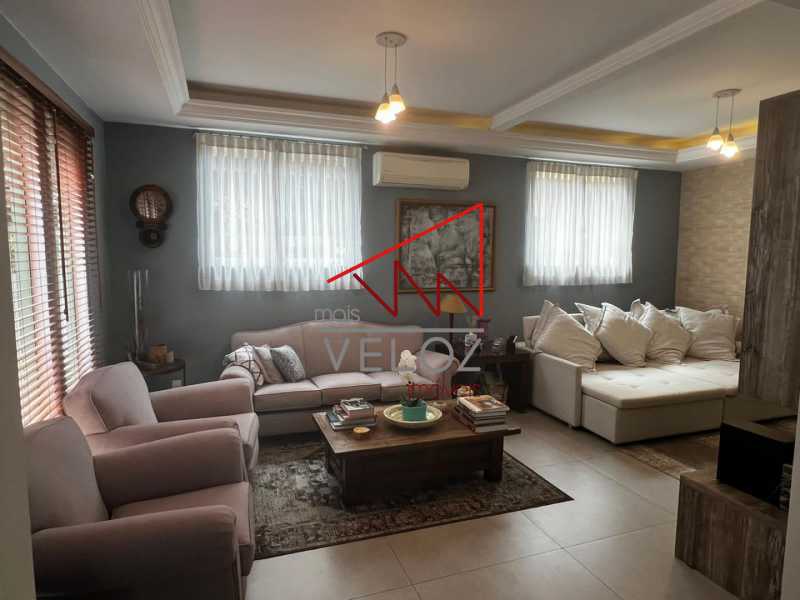 Casa de Vila à venda com 4 quartos, 263m² - Foto 3