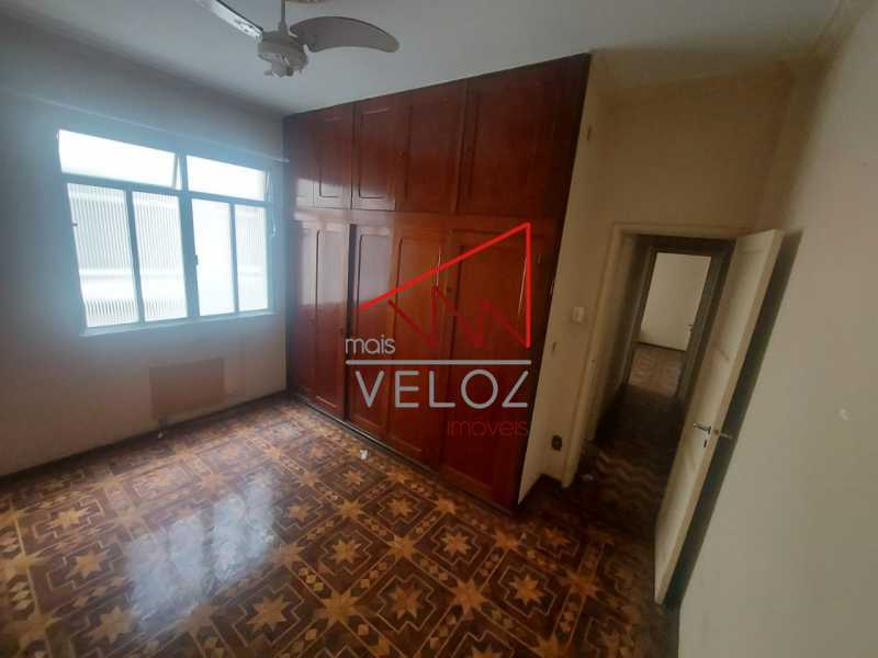 Apartamento à venda com 2 quartos, 71m² - Foto 2