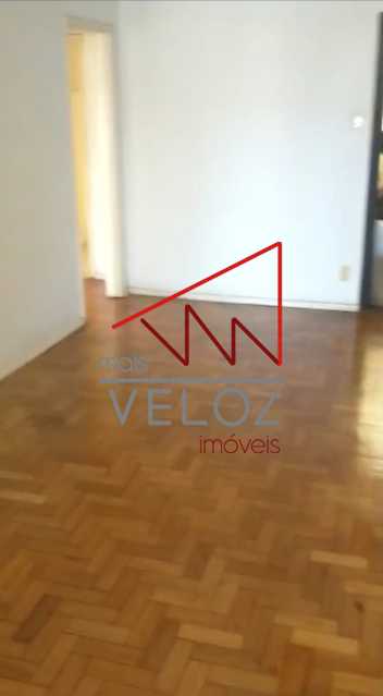 Apartamento à venda com 2 quartos, 70m² - Foto 2