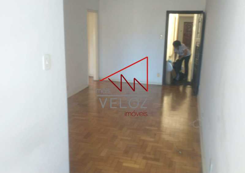 Apartamento à venda com 2 quartos, 70m² - Foto 3