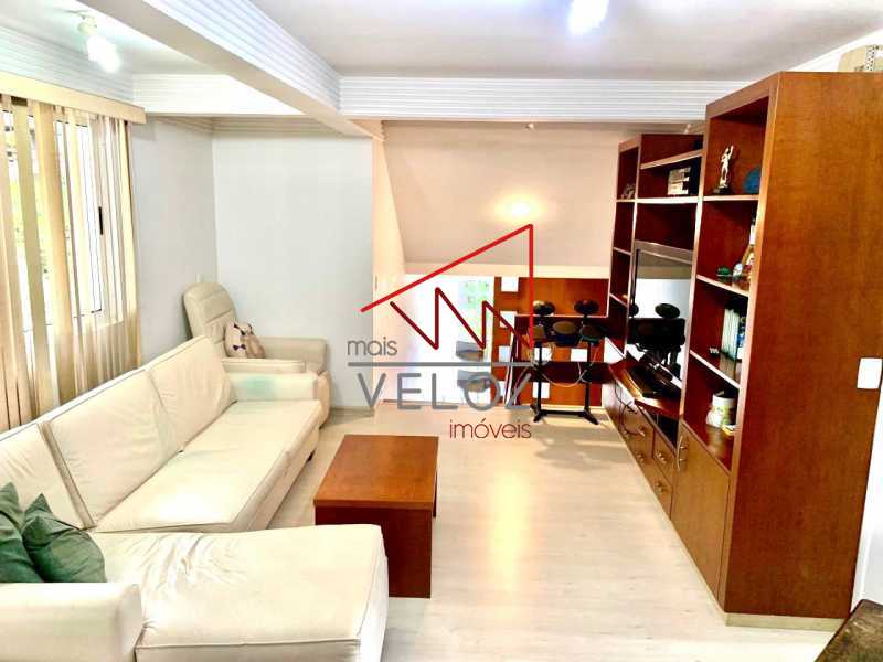 Casa à venda com 4 quartos, 402m² - Foto 2