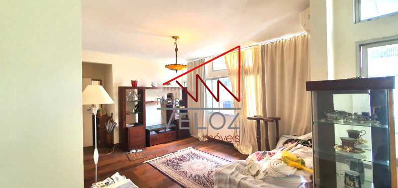 Apartamento à venda com 3 quartos, 130m² - Foto 2