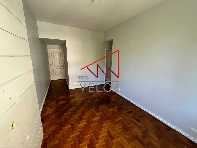 Apartamento à venda com 2 quartos, 70m² - Foto 4