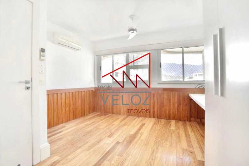 Apartamento à venda com 4 quartos, 210m² - Foto 4