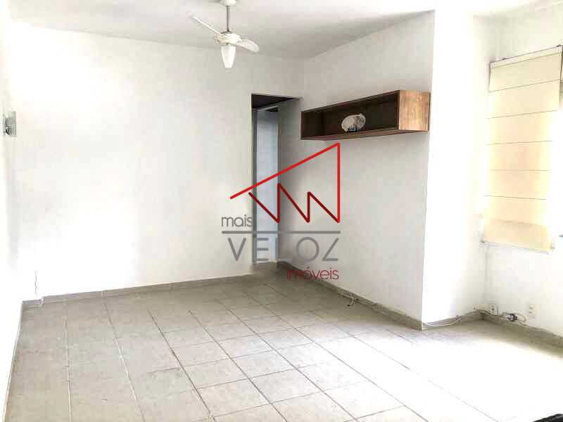 Apartamento à venda com 2 quartos, 70m² - Foto 2