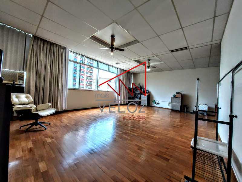 Apartamento à venda com 4 quartos, 180m² - Foto 1