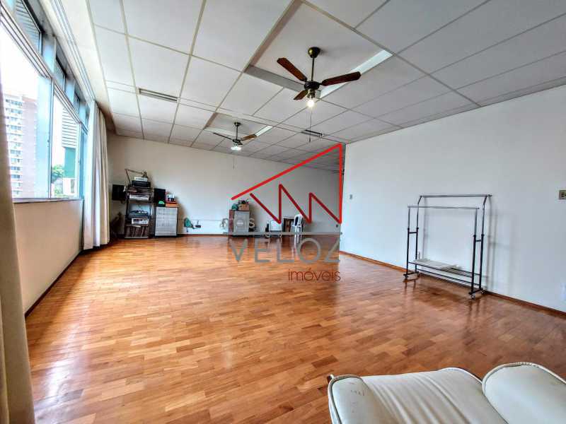 Apartamento à venda com 4 quartos, 180m² - Foto 2