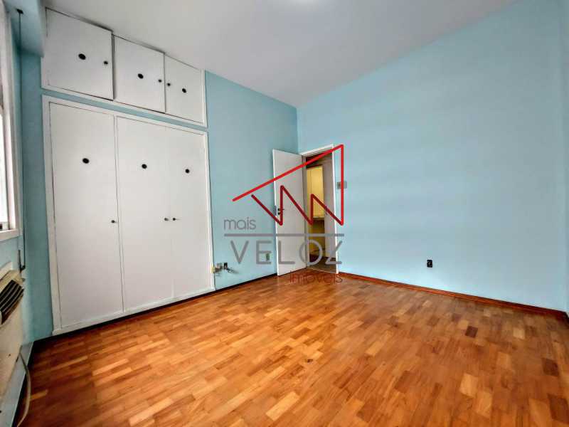 Apartamento à venda com 4 quartos, 180m² - Foto 11