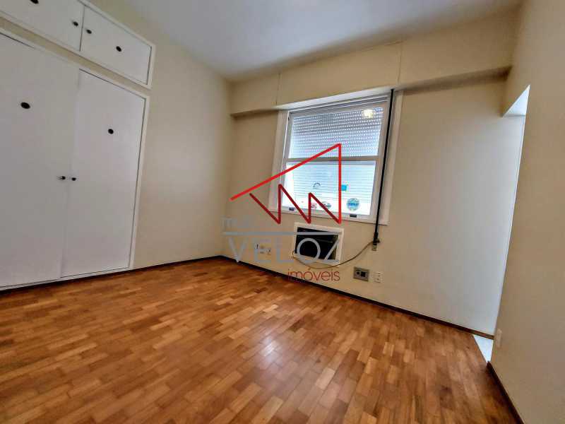 Apartamento à venda com 4 quartos, 180m² - Foto 13